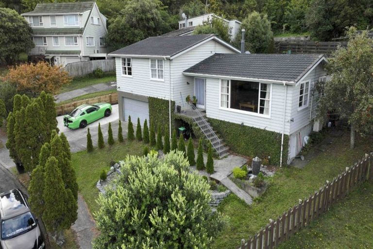 Photo of property in 4 Rembrandt Avenue, Tawa, Wellington, 5028