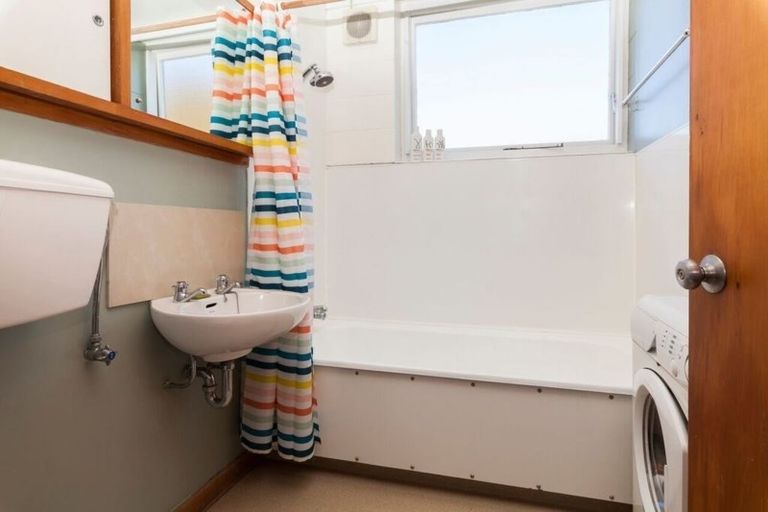 Photo of property in 21 Newbridge Place, Ilam, Christchurch, 8041