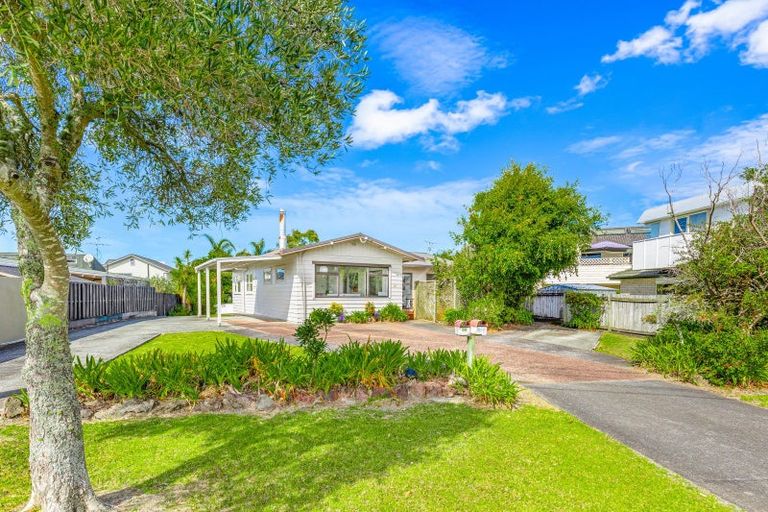 Photo of property in 30 County Road, Torbay, Auckland, 0630