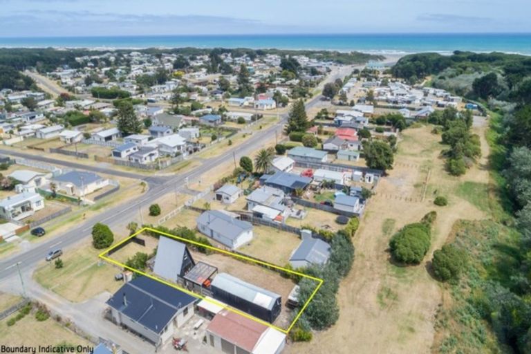 Photo of property in 56 Koputara Road, Himatangi Beach, Foxton, 4891