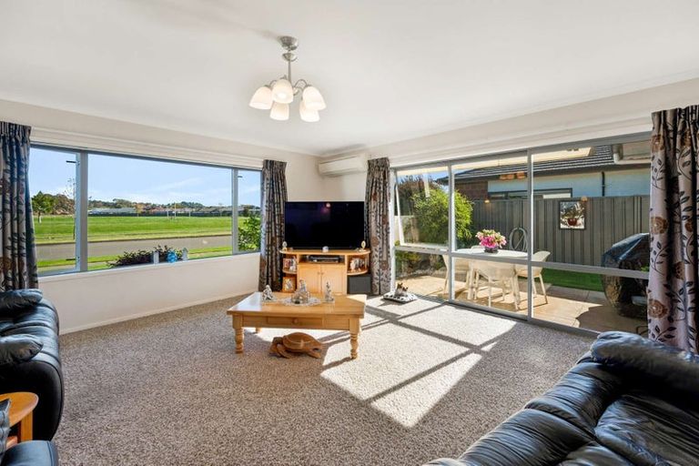 Photo of property in 76 Orotu Drive, Poraiti, Napier, 4112