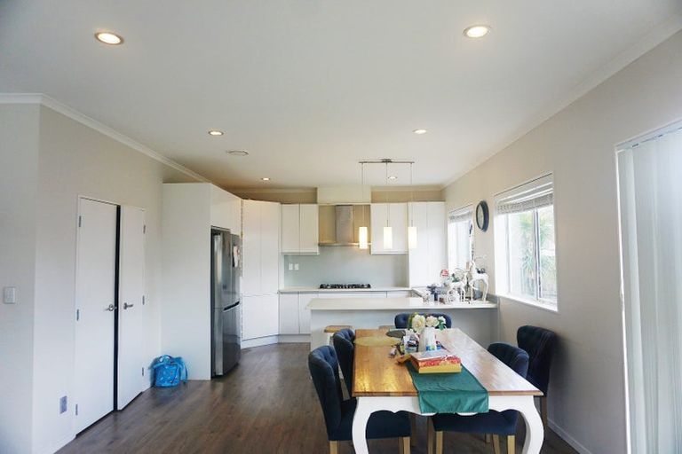 Photo of property in 27a Normanton Street, Glenfield, Auckland, 0629