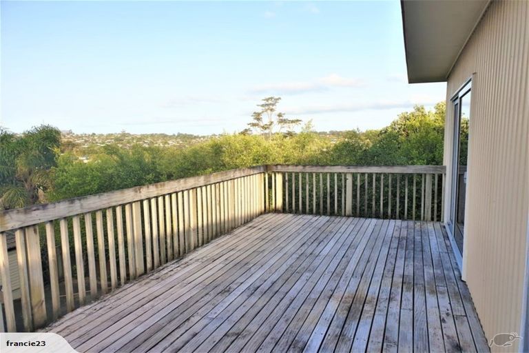 Photo of property in 1/62 Target Road, Totara Vale, Auckland, 0629