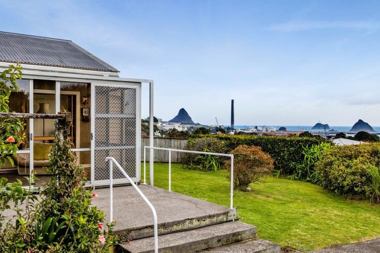 Photo of property in 413 Devon Street West, Lynmouth, New Plymouth, 4310