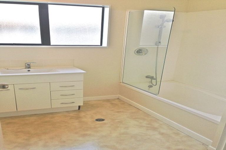 Photo of property in 12 Kona Crescent, Henderson, Auckland, 0610