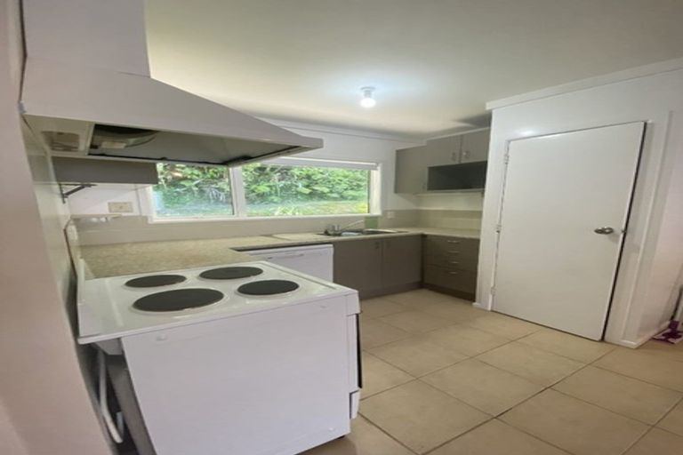 Photo of property in 1/15 Bloomsbury Grove, Newlands, Wellington, 6037