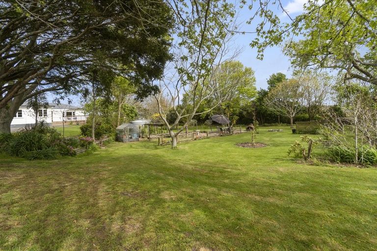 Photo of property in 2083 State Highway 16, Helensville, 0875