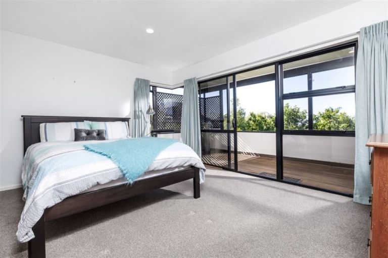 Photo of property in 2/11 Seaview Road, Castor Bay, Auckland, 0620