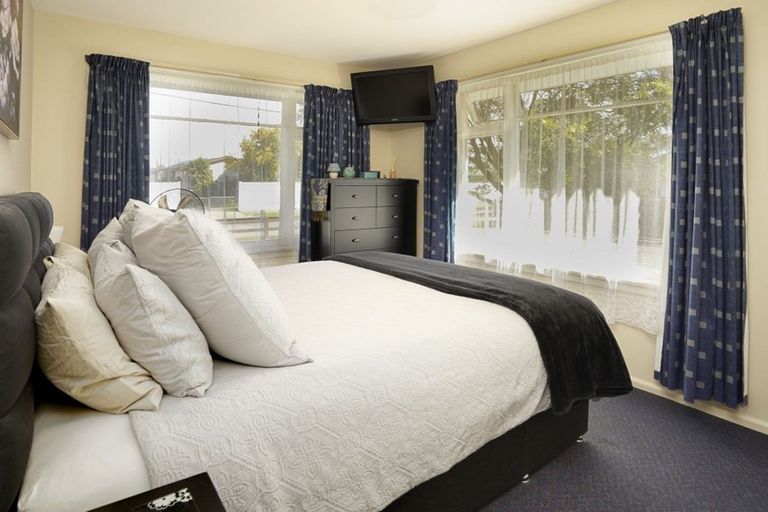 Photo of property in 12 Morris Road, Amberley, 7410