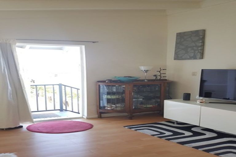 Photo of property in 18/125 Queens Drive, Lyall Bay, Wellington, 6022