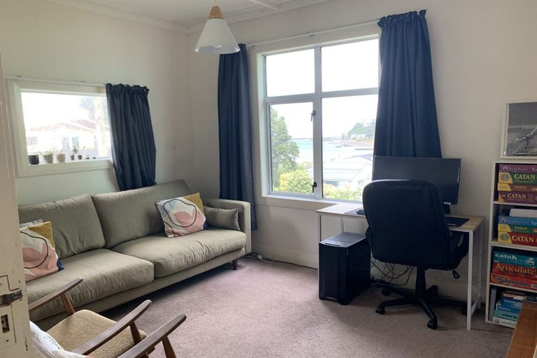 Photo of property in 5 Linwood Way, Island Bay, Wellington, 6023