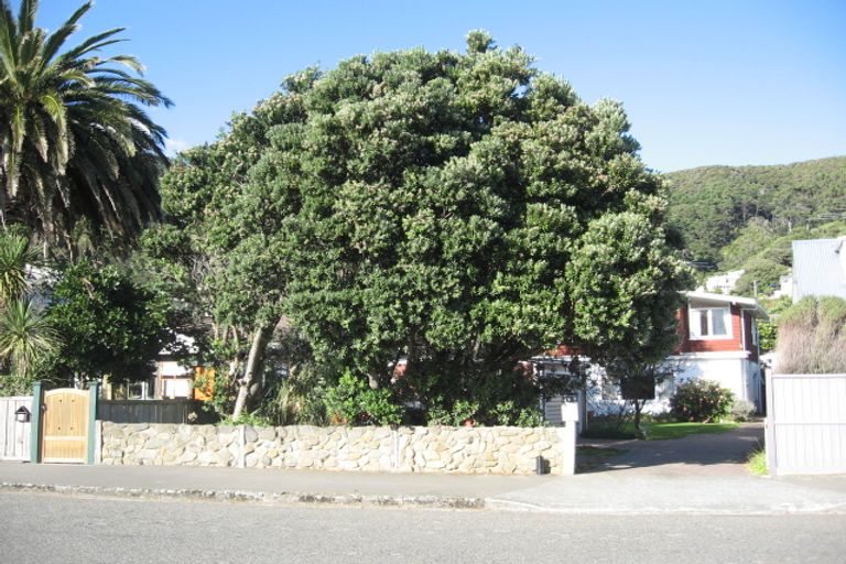 Photo of property in 25 Marine Parade, Eastbourne, Lower Hutt, 5013