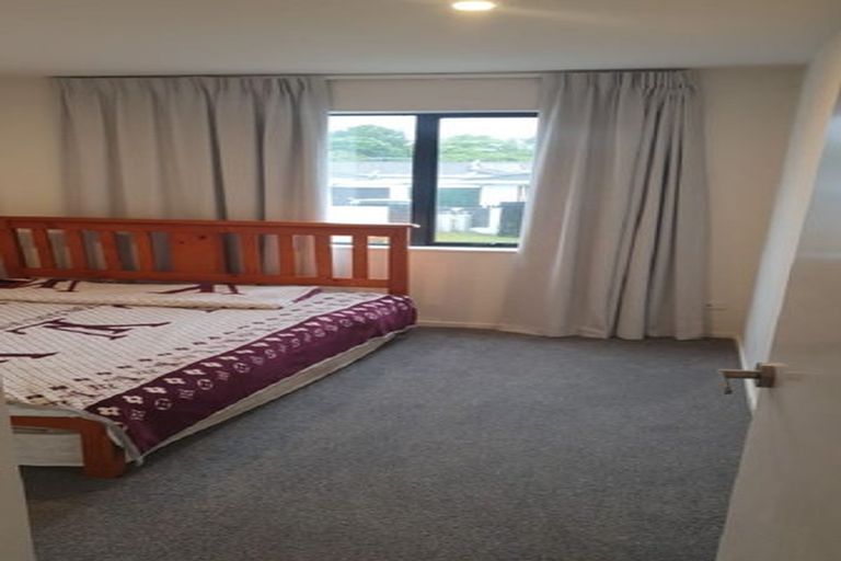 Photo of property in 8d Roys Road, Weymouth, Auckland, 2103