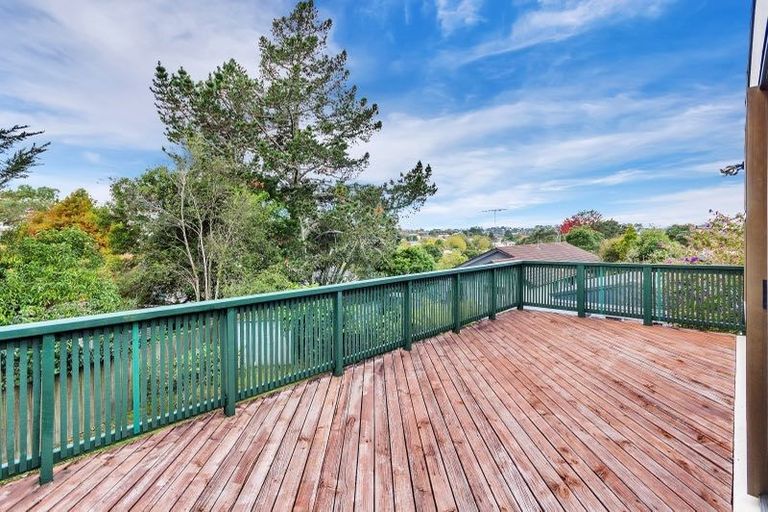 Photo of property in 39 Trias Road, Totara Vale, Auckland, 0629