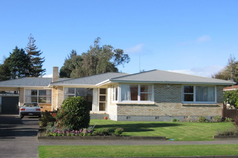 Photo of property in 15 Ruha Street, West End, Palmerston North, 4412