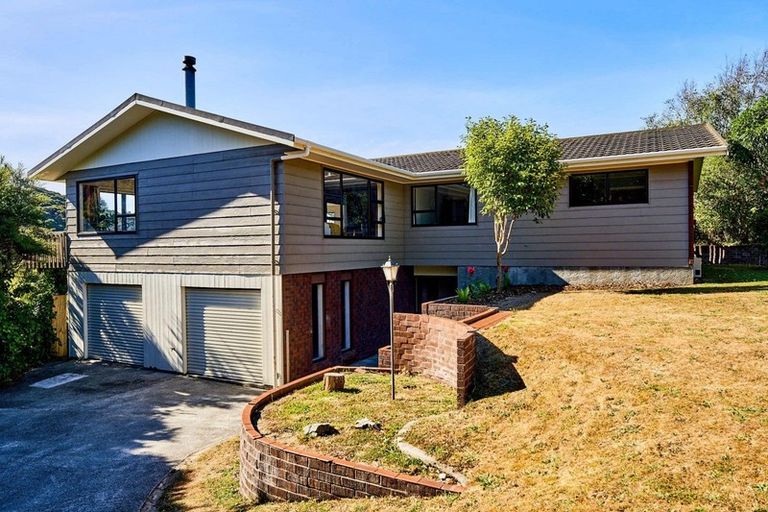 Photo of property in 38 Exploration Way, Whitby, Porirua, 5024