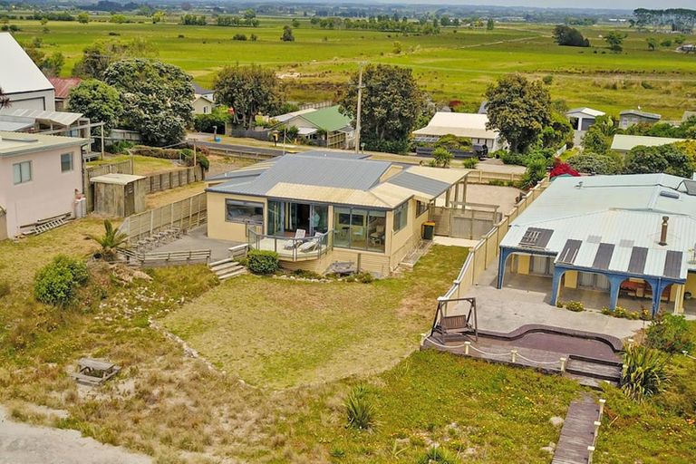 Photo of property in 231 Pukehina Parade, Pukehina, 3189