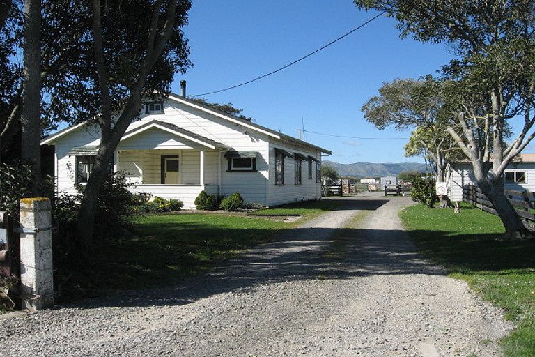 Photo of property in 42 Pioneer Highway, Awapuni, Palmerston North, 4412