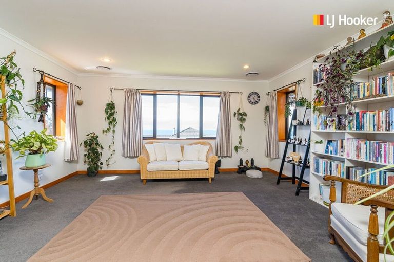 Photo of property in 41 Highgrove, Saint Clair, Dunedin, 9012