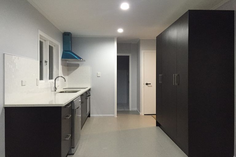 Photo of property in 28 Edwards Avenue, Henderson, Auckland, 0610