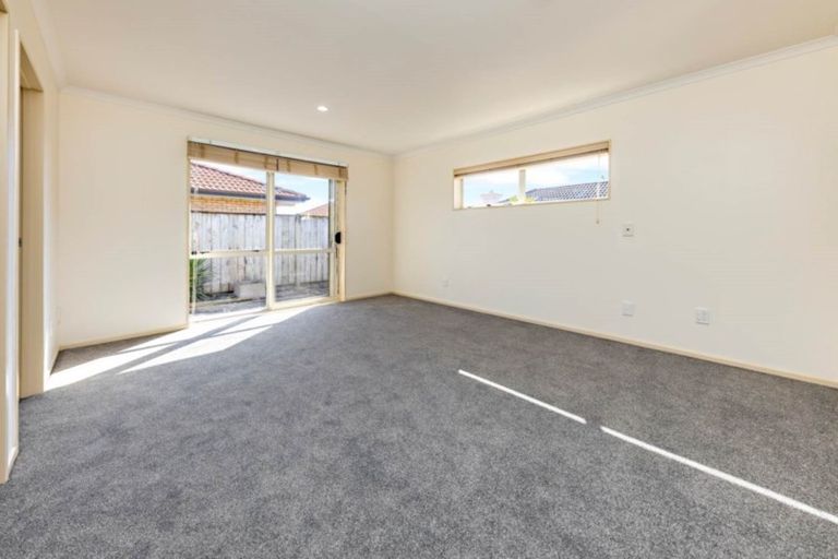 Photo of property in 16 Mordane Place, Flat Bush, Auckland, 2016