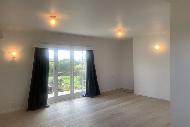 Photo of property in 143 Edmonton Road, Te Atatu South, Auckland, 0610