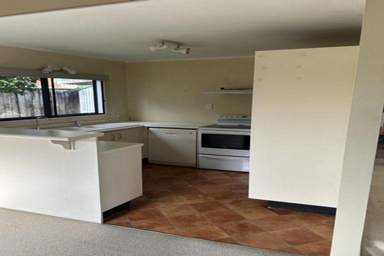 Photo of property in 2/21 Tiri Tiri Road, Birkdale, Auckland, 0626