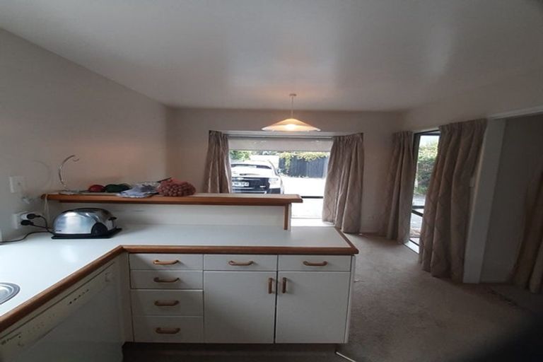 Photo of property in 2/10 Peel Street, Strowan, Christchurch, 8052