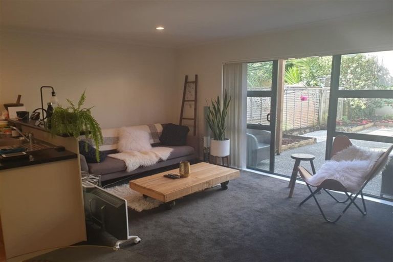 Photo of property in 3/17 Harbour View Road, Te Atatu Peninsula, Auckland, 0610
