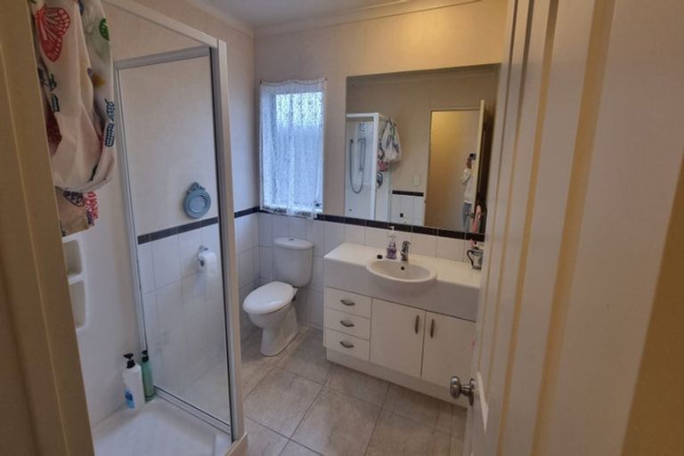 Photo of property in 4 Oswald Close, Flat Bush, Auckland, 2016