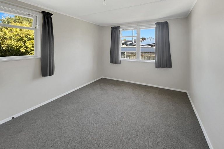 Photo of property in 96 Pahiatua Street, Hokowhitu, Palmerston North, 4410
