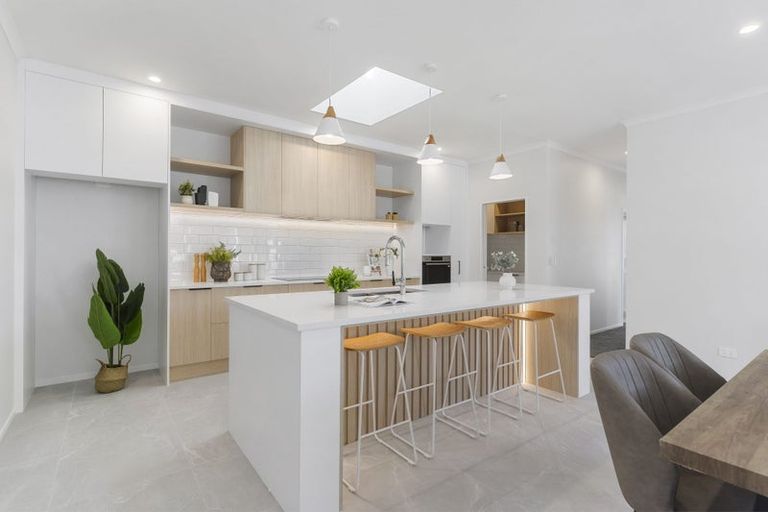 Photo of property in 21 Korowhiti Road, Clarks Beach, 2122