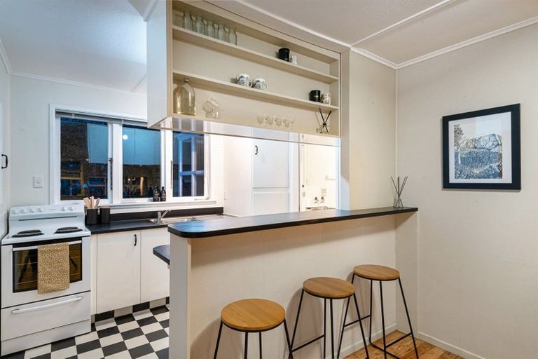 Photo of property in 1/40 Mahara Avenue, Birkenhead, Auckland, 0626