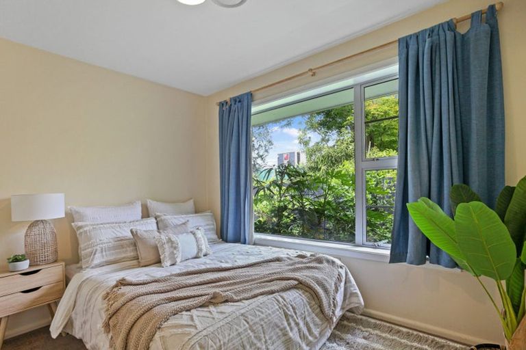 Photo of property in 87 Memorial Avenue, Ilam, Christchurch, 8053