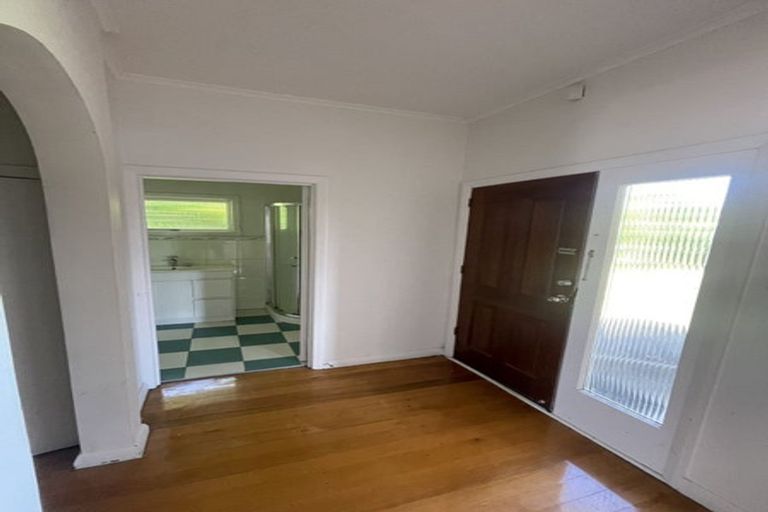 Photo of property in 23 Peverill Crescent, Papatoetoe, Auckland, 2025