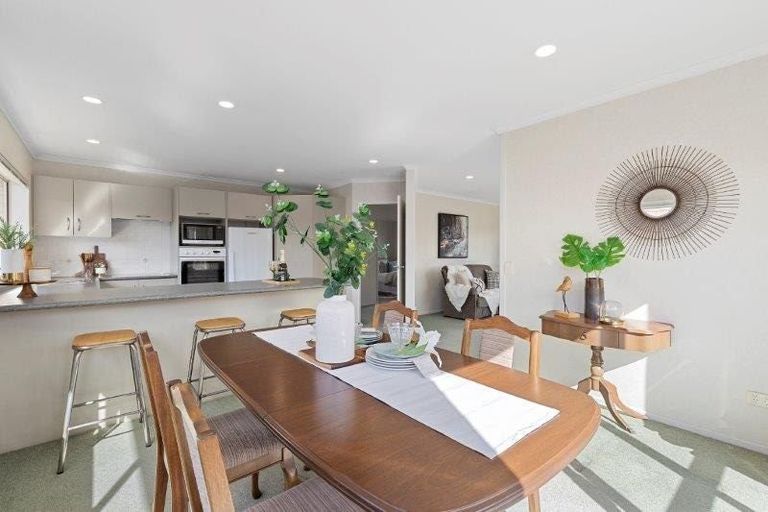 Photo of property in 15 Thistlewood Avenue, Hamilton East, Hamilton, 3216