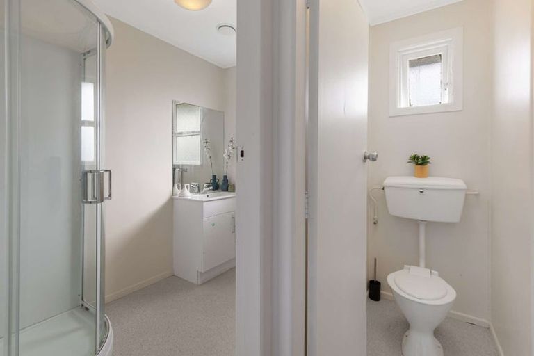 Photo of property in 27 Freyberg Street, Levin, 5510