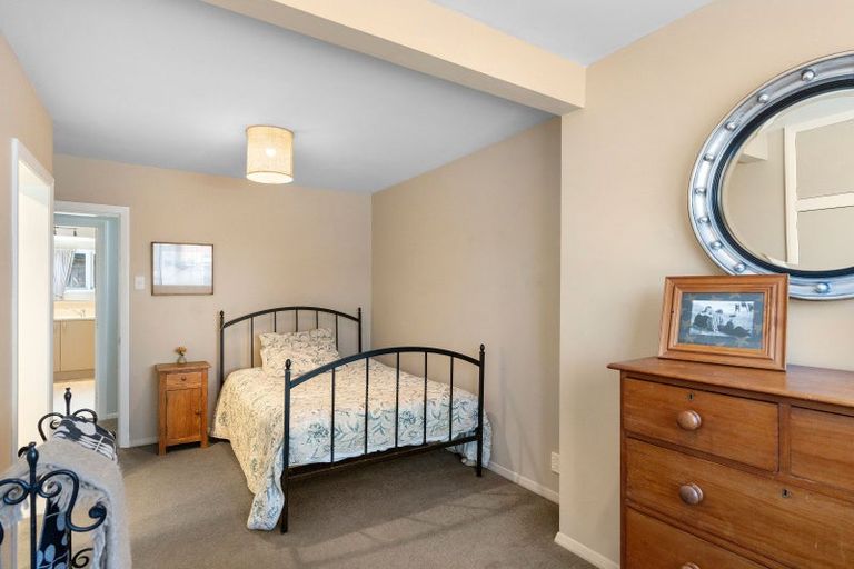 Photo of property in 71 Muritai Road, Eastbourne, Lower Hutt, 5013