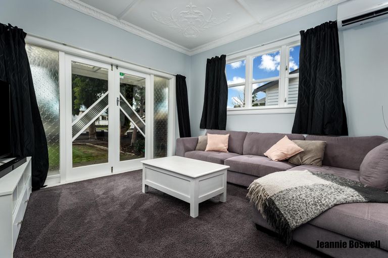 Photo of property in 53 Burns Avenue, Takaro, Palmerston North, 4412