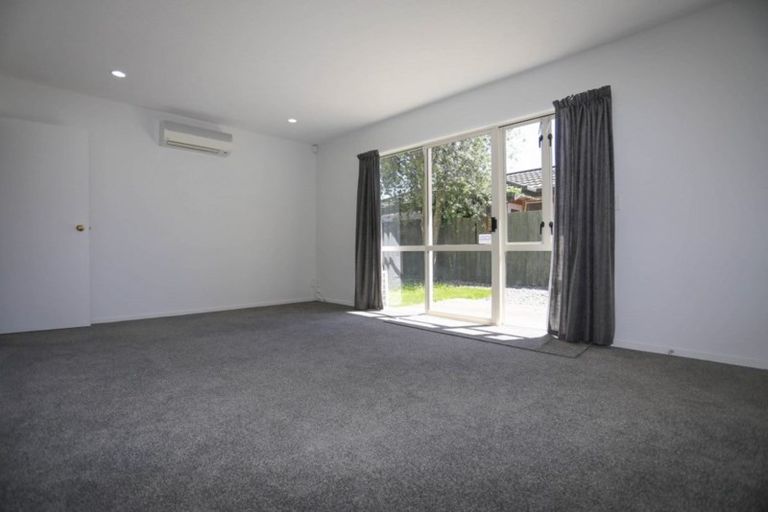 Photo of property in 4/2 Broadbent Street, Riccarton, Christchurch, 8041