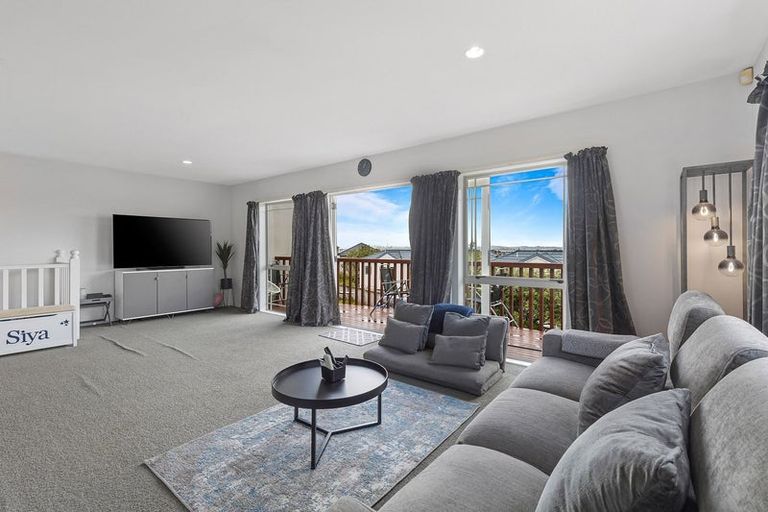 Photo of property in 147a Hobsonville Road, West Harbour, Auckland, 0618