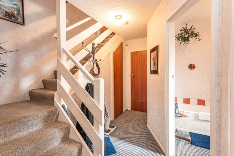 Photo of property in 17 Momorangi Crescent, Redwood, Christchurch, 8051