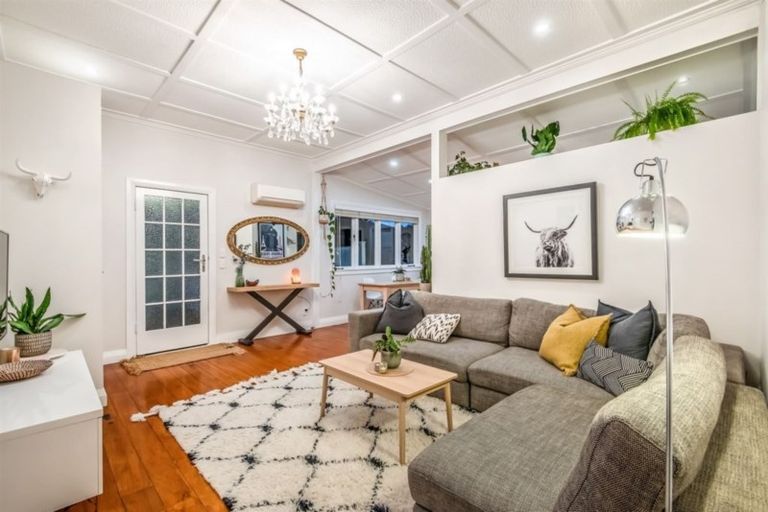 Photo of property in 2/221 Onewa Road, Birkenhead, Auckland, 0626