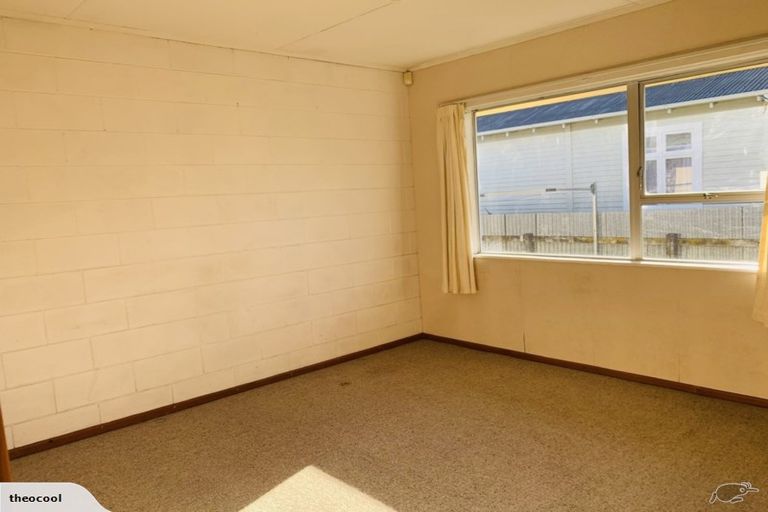 Photo of property in 35 Mcgiffert Street, Palmerston North, 4410