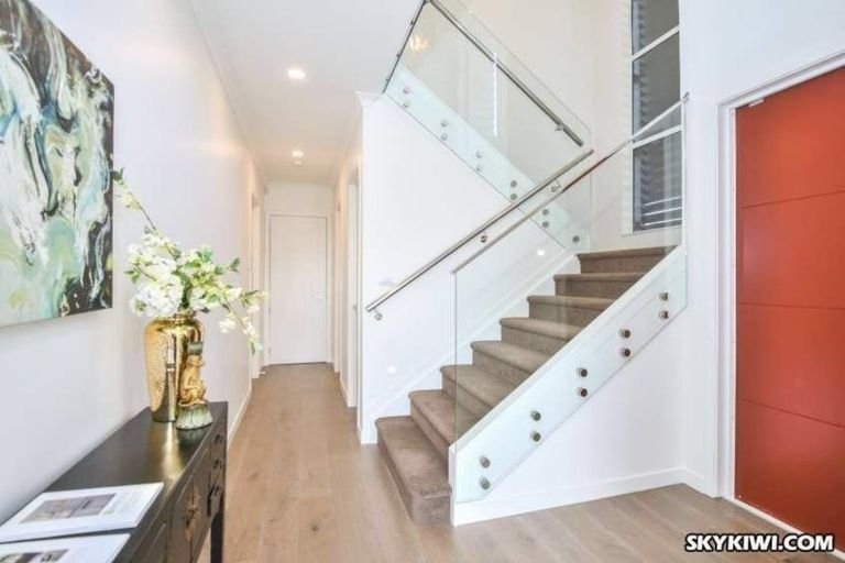 Photo of property in 1 Edmonton Avenue, Onehunga, Auckland, 1061