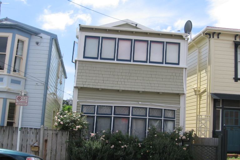 Photo of property in 33 Queen Street, Mount Victoria, Wellington, 6011
