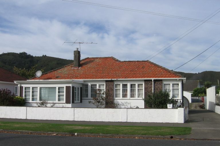 Photo of property in 18 Churton Crescent, Taita, Lower Hutt, 5011