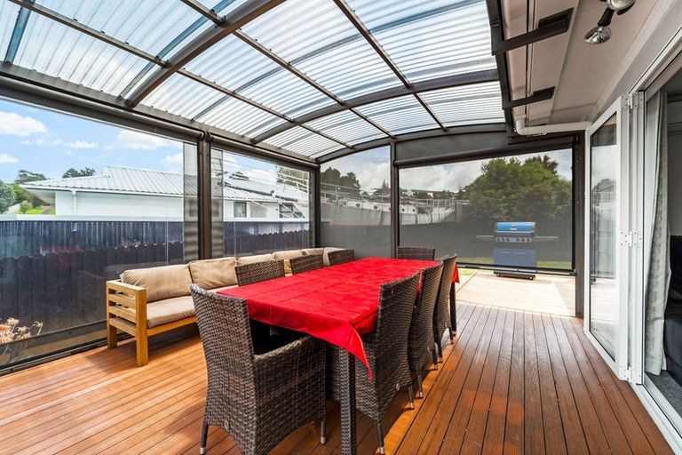 Photo of property in 122 Moire Road, West Harbour, Auckland, 0618