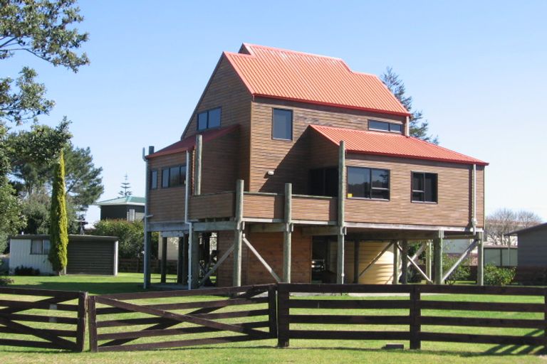 Photo of property in 33 Hardy Place, Cooks Beach, Whitianga, 3591