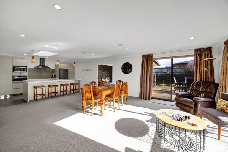 Photo of property in 21 Montague Grove, Stratford, 4332